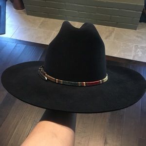 Black felt cowboy hat